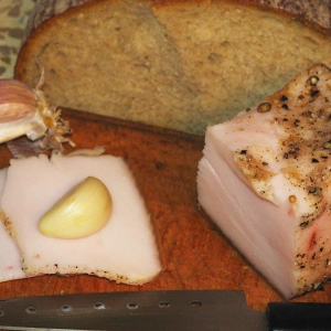 Сало з часником